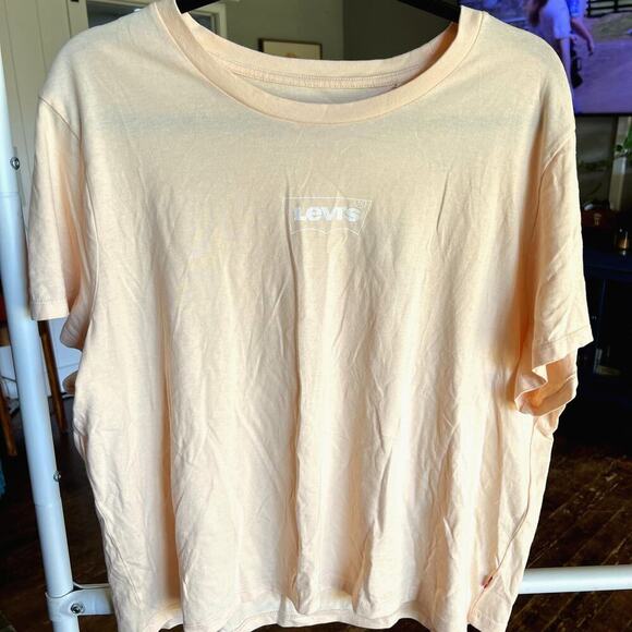 Levi's Peach, Short Sleeve Boxy T-Shirt Size XXL NEW - Picture 1 of 4